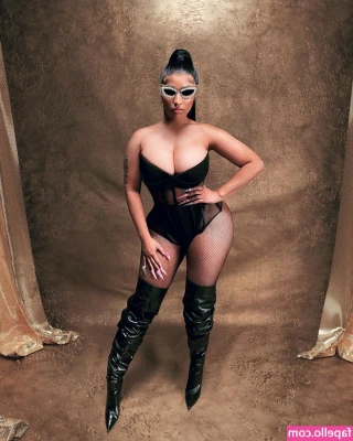 Nicki Minaj [ nicki-minaj ] - Do you like it when girls make the first move?🐱💗