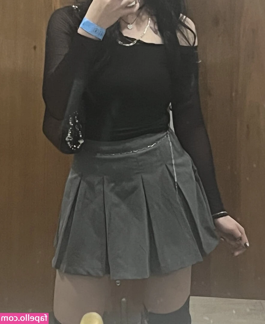 Aerylla Va [ aerylla-va ] - I like distracting you.🙈