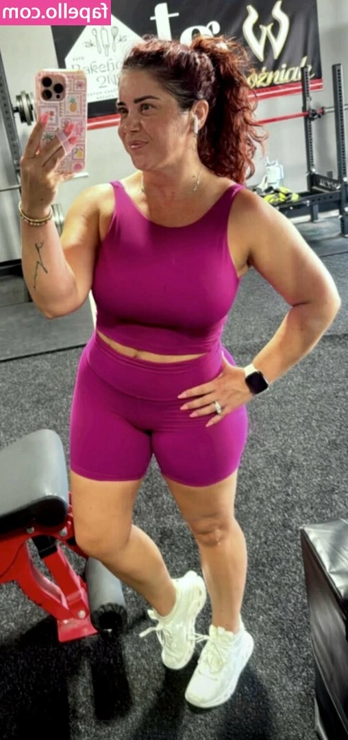 Glitzzyjen - I woke up in such a horny mood, dm me if you wanna have a chat 🤪