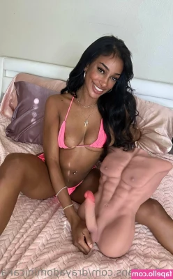 drayadominicana - A look sleepy heading to bed join me