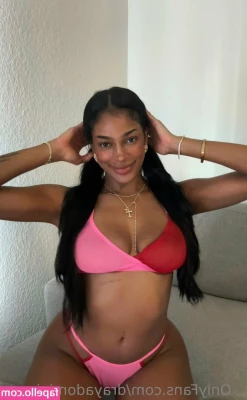 drayadominicana - I play with Dehiras pussy with a pink vibrator causing her to moan