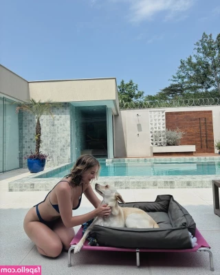 Valentina Bulc [ valentina-bulc ] - This bush is getting wild lol