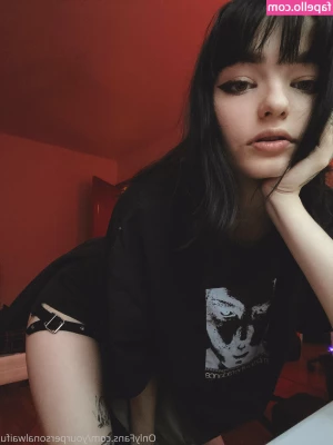 Yourpersonalwaifu - ᑕ𝒽αＩᶰ𝐬 ΔŇĐ ｗ𝔥ƗⓟＳ ẸｘᑕƗ𝓽𝔢