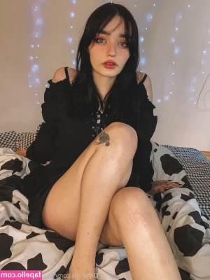 Yourpersonalwaifu - Little cutie  barbaricbelleee want to be punished  She loves getting