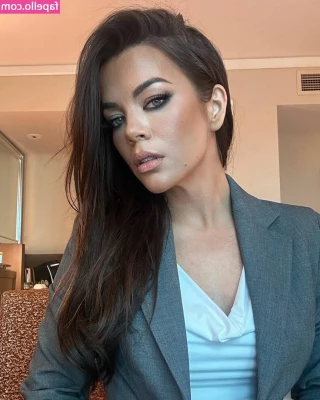 Jackie Redmond [ jackie-redmond ] - スパイクからサンダルに履き替えるだけの動画 笑