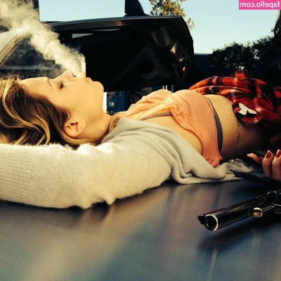 Daveigh Chase [ daveigh-chase ] - Heyyyy it’s game day! Can’t wait to bundle up and go to the