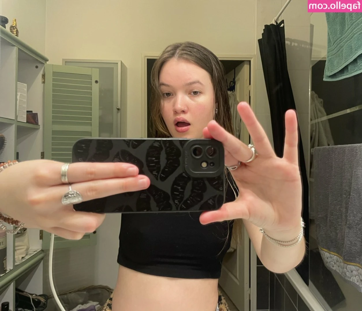 paulineonlinee - Mmm and don’t forget these feet 👣 💦