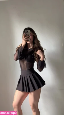America Soto [ america-soto ] - FRESHLY SHAVED PUSSY 👅 spreading this ass and arching it back