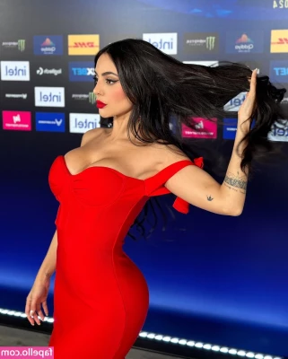 Nyvi Estephan [ nyvi-estephan-1 ] - That s it look back at me  hayleyhazard1