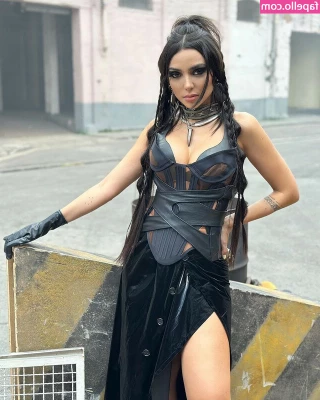 Nyvi Estephan [ nyvi-estephan-1 ] - Shall we lay outside naked?!