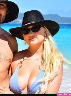 Amber Koltzow Bastick [ amber-koltzow-bastick ] - Hoy es domingo de sexteo 😈🤭 quien jala platicar eróticamente