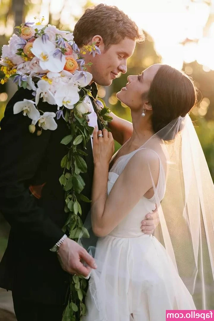 Madison Chock [ madison-chock ] - St3pM0m teaches how to titty fuck 😏 For today's LESSON, I will