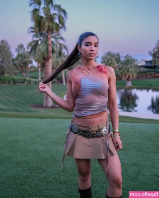 Yovanna Ventura [ yovanna-ventura ] - I m in my playroom where I can practice the pole