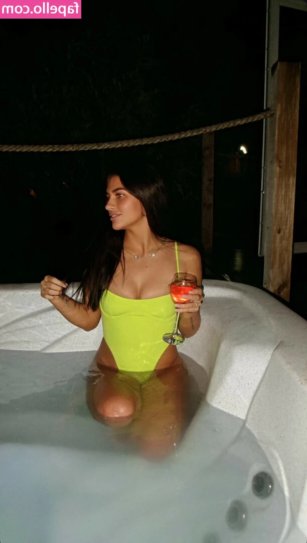 Shawnie Leslie [ shawnie-leslie ] - Smash or pass