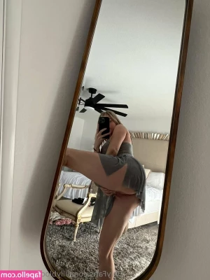 Msfiiire [ msfiiire-77 ] - Questions for my fans   Do fingers or dildos look sexier going inside