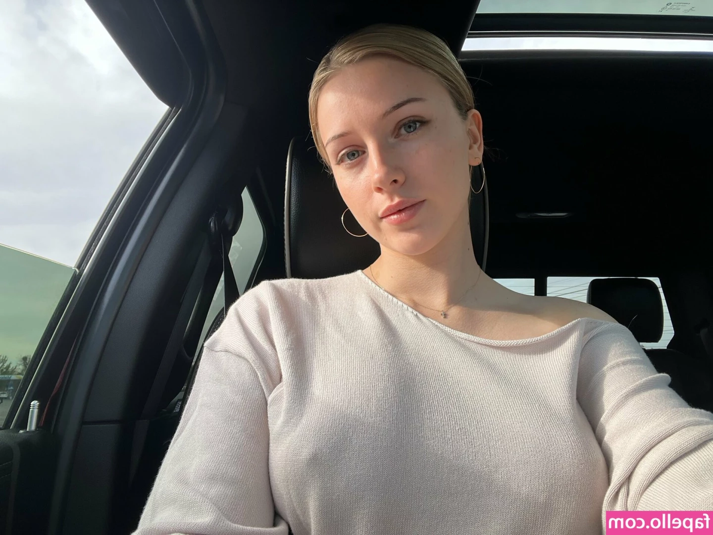Msfiiire [ msfiiire-77 ] - I need someone to help me with this 🍆 thing, any volunteers? 🥰