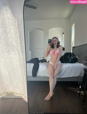 Msfiiire [ msfiiire-77 ] - Buns out for Sunday Funday 😁🍑 what would you like to do with me