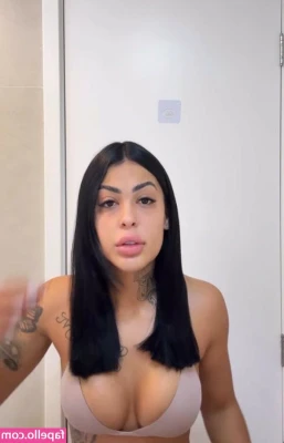 Kelly Araujo [ kelly-araujo ] - Playing with my cute tits for my friands <3 ;) wet t shirt,