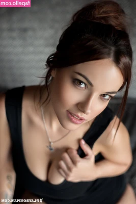 Elizabeth Marxs [ elizabeth-marxs ] - How about a nice morning BJ to take care of that morning wood today?