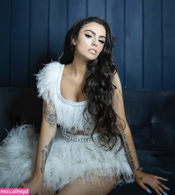 Cher Lloyd [ cher-lloyd ] - Crushing fruit in my sexy black heels 👠