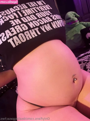 dealingpeaches - live right now ON THE MAIN PAGE HERE CLICK THE LIVE BUTTON LETS PLAY