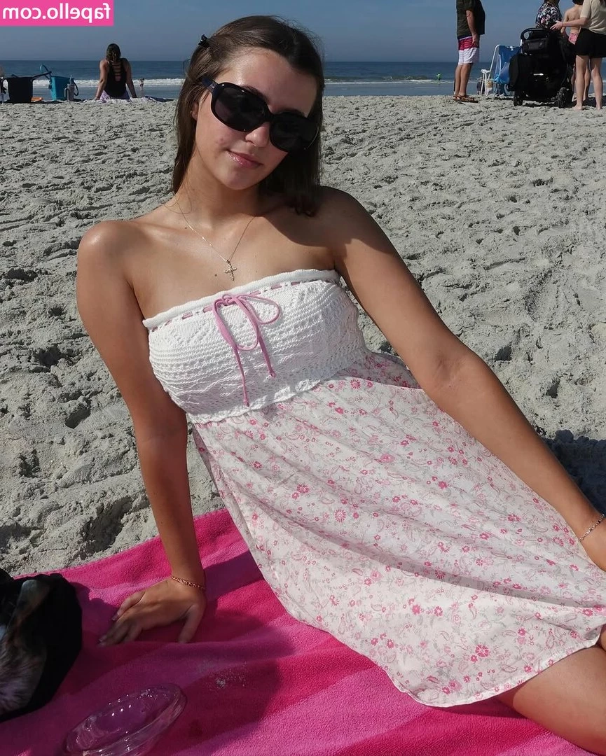 Jayla Alexandra [ jayla-alexandra ] - Silk robe & nothing on. I want you on your knees whilst I lay