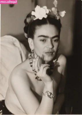 Frida Kahlo [ frida-kahlo ] - Feeling sexy in the gym here's a booty shaking video for you need to