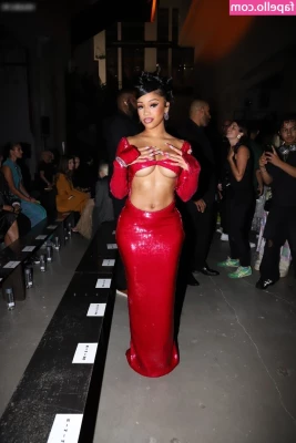 Saweetie - Hi I m Chloé-May and I can t wait to get to know you