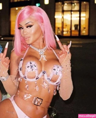 Saweetie - Hiii hot people   sorry for the lack of posts  I ve been v busy and