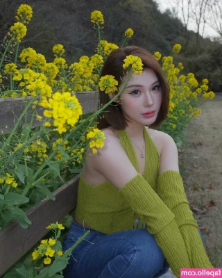 Ivy Ai.lin20_ [ ivy-ai-lin20 ] - pls ignore the lil bandaid i just got my t blocker ;P