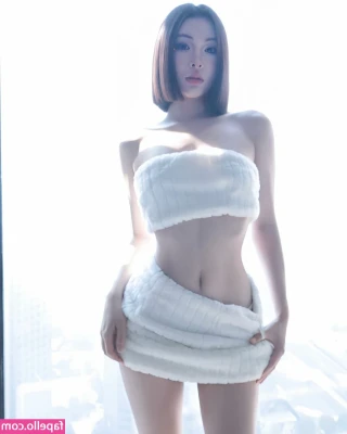 Ivy Ai.lin20_ [ ivy-ai-lin20 ] - Are you enjoying the reflection ?