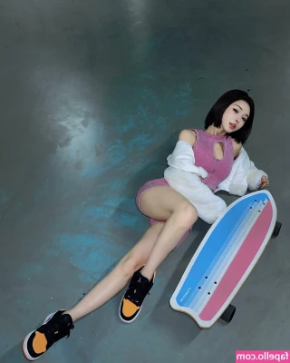 Ivy Ai.lin20_ [ ivy-ai-lin20 ] - Someone come take this off me and fuck me good