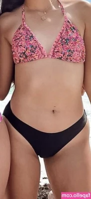 anna.clairew [ anna-clairew ] - Teasing guys at the lake 😋 even tho i chipped my toe 😭