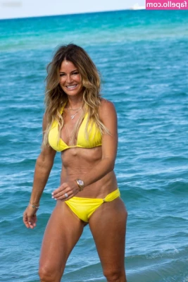 Kelly Bensimon [ kelly-bensimon ] - I am open almost all day to take custom pictures or videos for you 