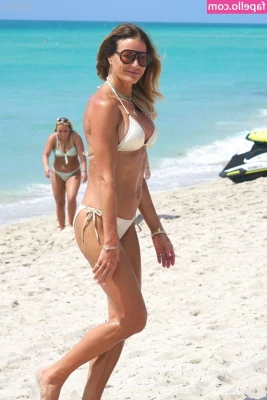 Kelly Bensimon [ kelly-bensimon ] - I LUV A MAN DAT KNOW HOW TA EAT PUSSY ALL U GOT TO DO IS LET HIM GO