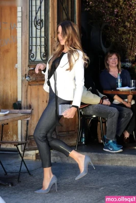Kelly Bensimon [ kelly-bensimon ] - Take off slowly full version show off the beauty of my