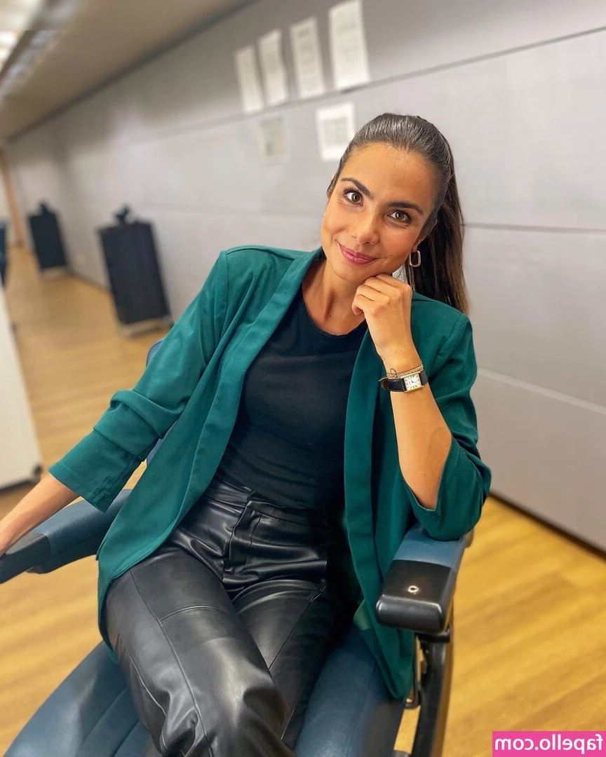 Lea Wagner [ lea-wagner ] - I want YOUR attention 🤤