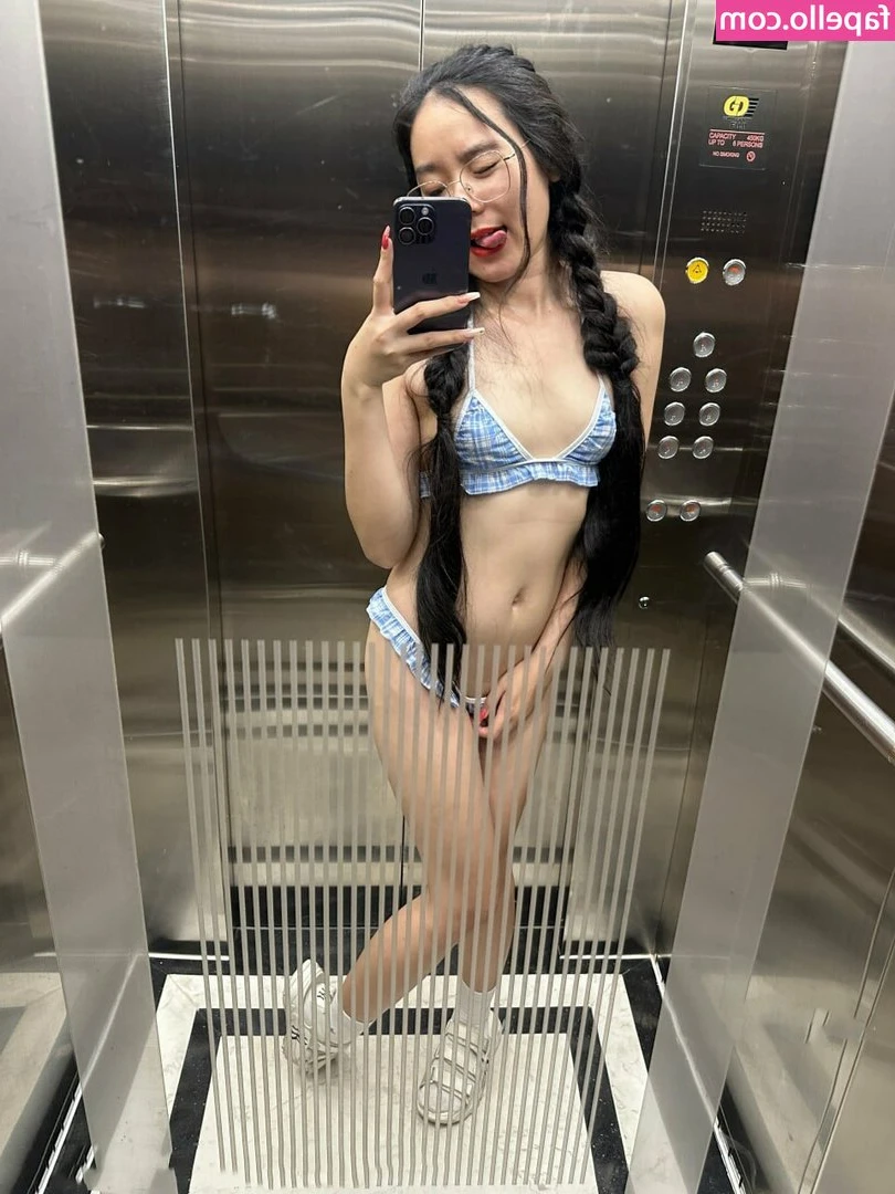 Melyll - In a silk dress without panties, it is very sexy. And what do you
