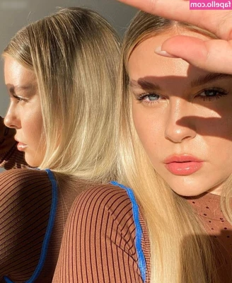 Dagi Bee [ dagi-bee ] - Tits and bush out
