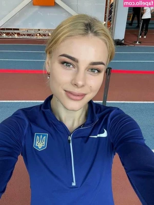Yuliya Levchenko [ yuliya-levchenko ] - Do you like this angle? 🤔