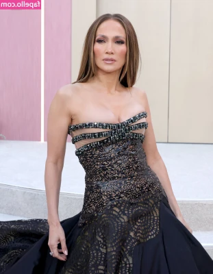 Jennifer Lopez [ jennifer-lopez ] - Working on those tan lines ☀️😈💋