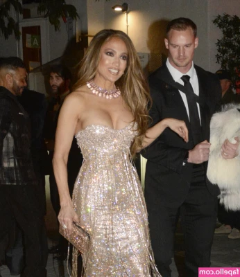 Jennifer Lopez [ jennifer-lopez ] - The swelling when you see these #maturesoles