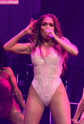Jennifer Lopez [ jennifer-lopez ] - Hellooo! I will be replying to messages tomorrow and live-streaming
