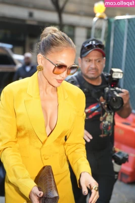 Jennifer Lopez [ jennifer-lopez ] - 🔥🔥 BECAUSE I'M HAPPY IT'S FRIDAY 🔥🔥 May your weekend be