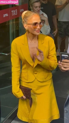Jennifer Lopez [ jennifer-lopez ] - I made a poll, you voted for the nail polish colour I should get