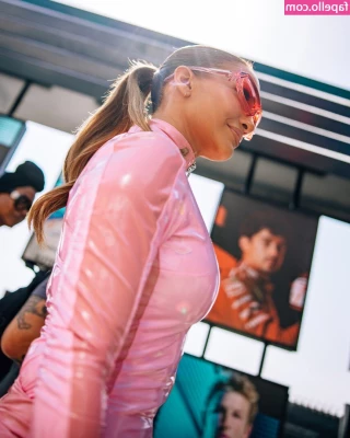 Jennifer Lopez [ jennifer-lopez ] - Pulling on my panties just makes me feel so good 💦