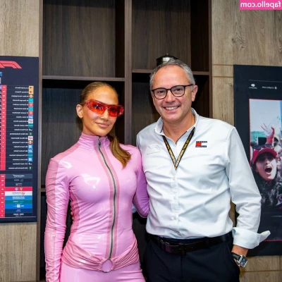 Jennifer Lopez [ jennifer-lopez ] - Can you guess what I'm thinking about? 🙈 part 1