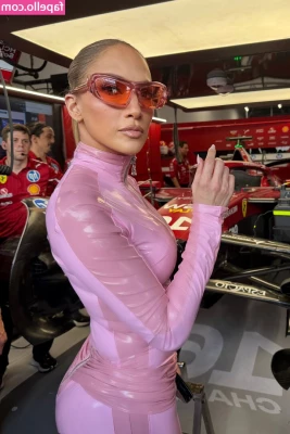 Jennifer Lopez [ jennifer-lopez ] - BLONDIE WHEEL     1 SPIN    5 TIP  3 SPIN    12 TIP  5 SPIN    20 TIP
