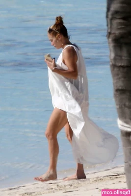 Jennifer Lopez [ jennifer-lopez ] - Oggi piccolo sondaggio     Voi a letto cosa preferite    botte  
