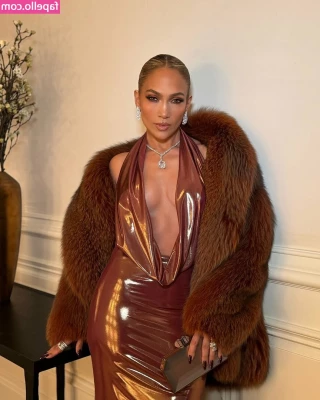Jennifer Lopez [ jennifer-lopez ] - Starting to not feel so well feeling a little blue  sore throat
